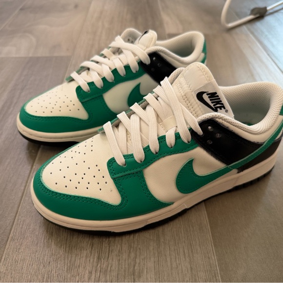 Nike Dunk Green and White Sneakers Women’s 6.5 - Picture 2 of 5